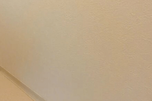 トイレ下部の壁紙