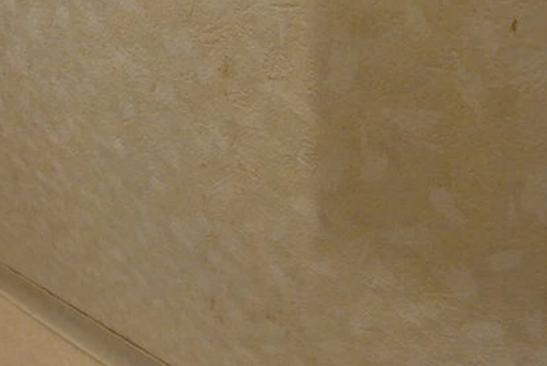 トイレ下部の壁紙